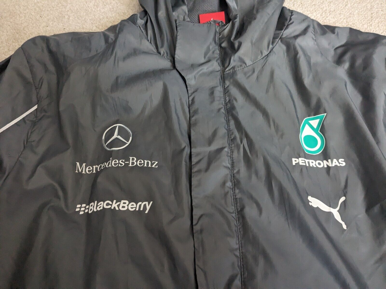 Mercedes AMG petronas - Large-F1 Formula One - Rain Shower Jacket Coat - Light