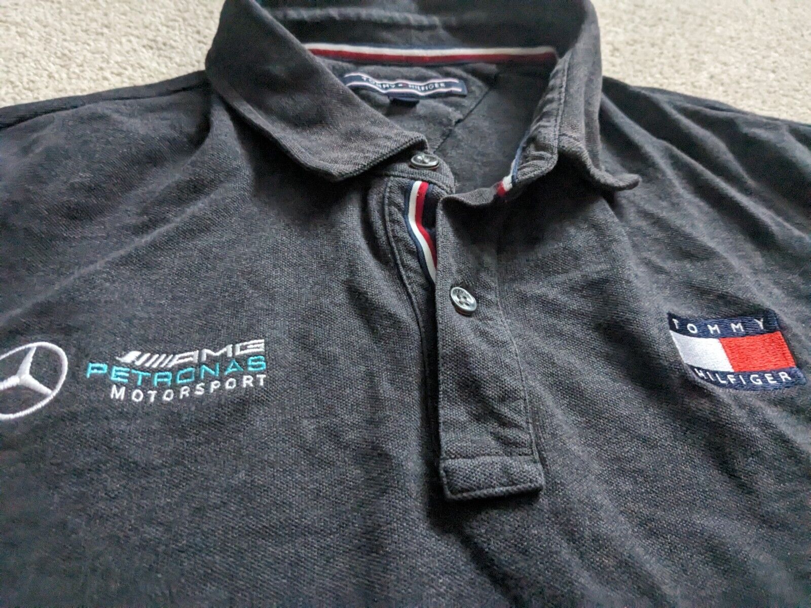 MERCEDES AMG PETRONAS F1 TEAM ISSUE FACTORY POLO SHIRT MEDIUM TOMMY HILFIGER