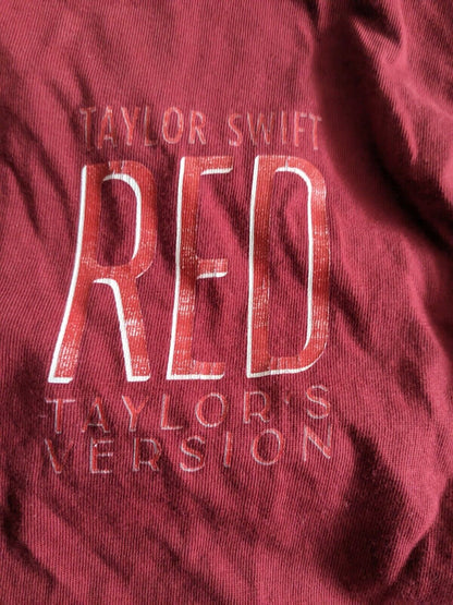 Taylor Swift - Red Long Sleeve T-Shirt - Medium