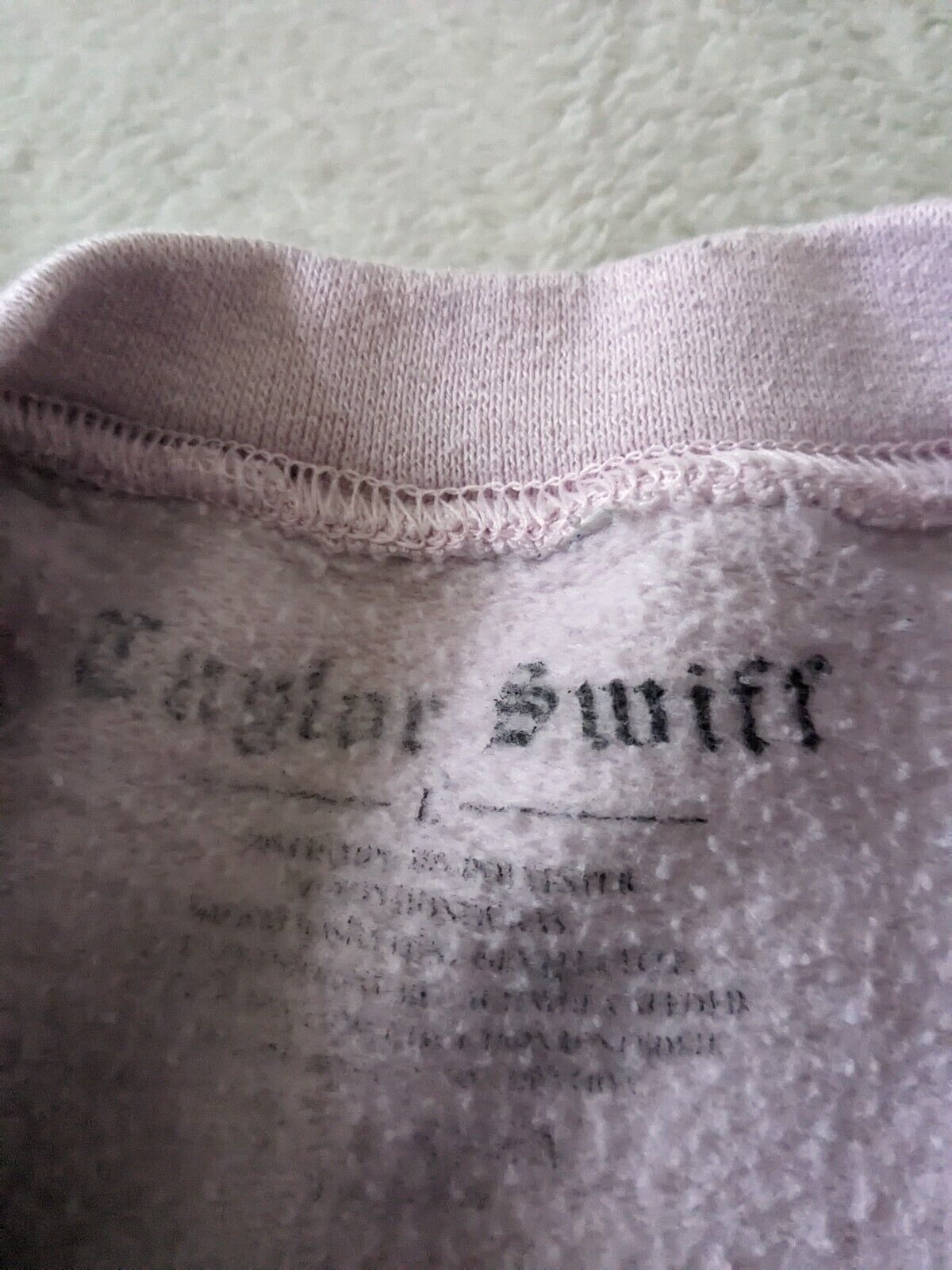 Taylor Swift – Olivia Cat Cropped Sweatshirt Pink Lightning Reputation – Large