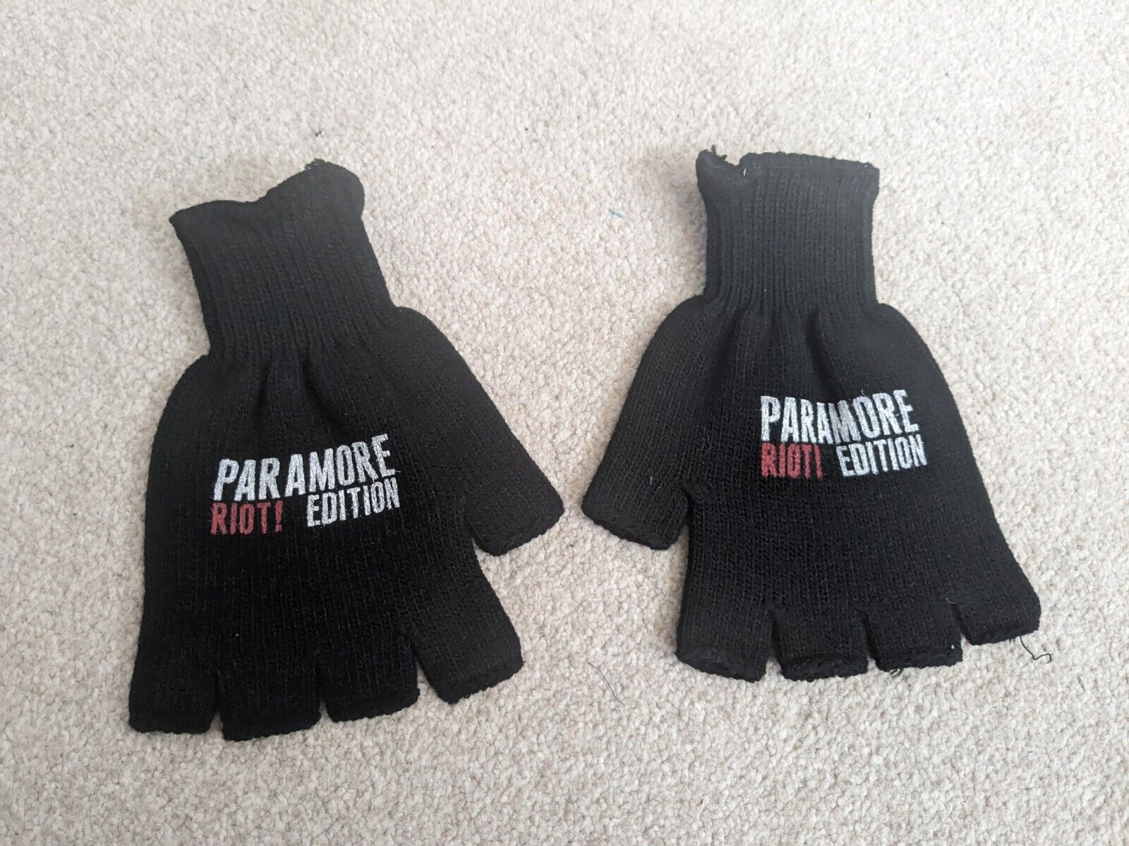 Paramore - RIOT! Edition Gloves - Extremely Rare - Tour