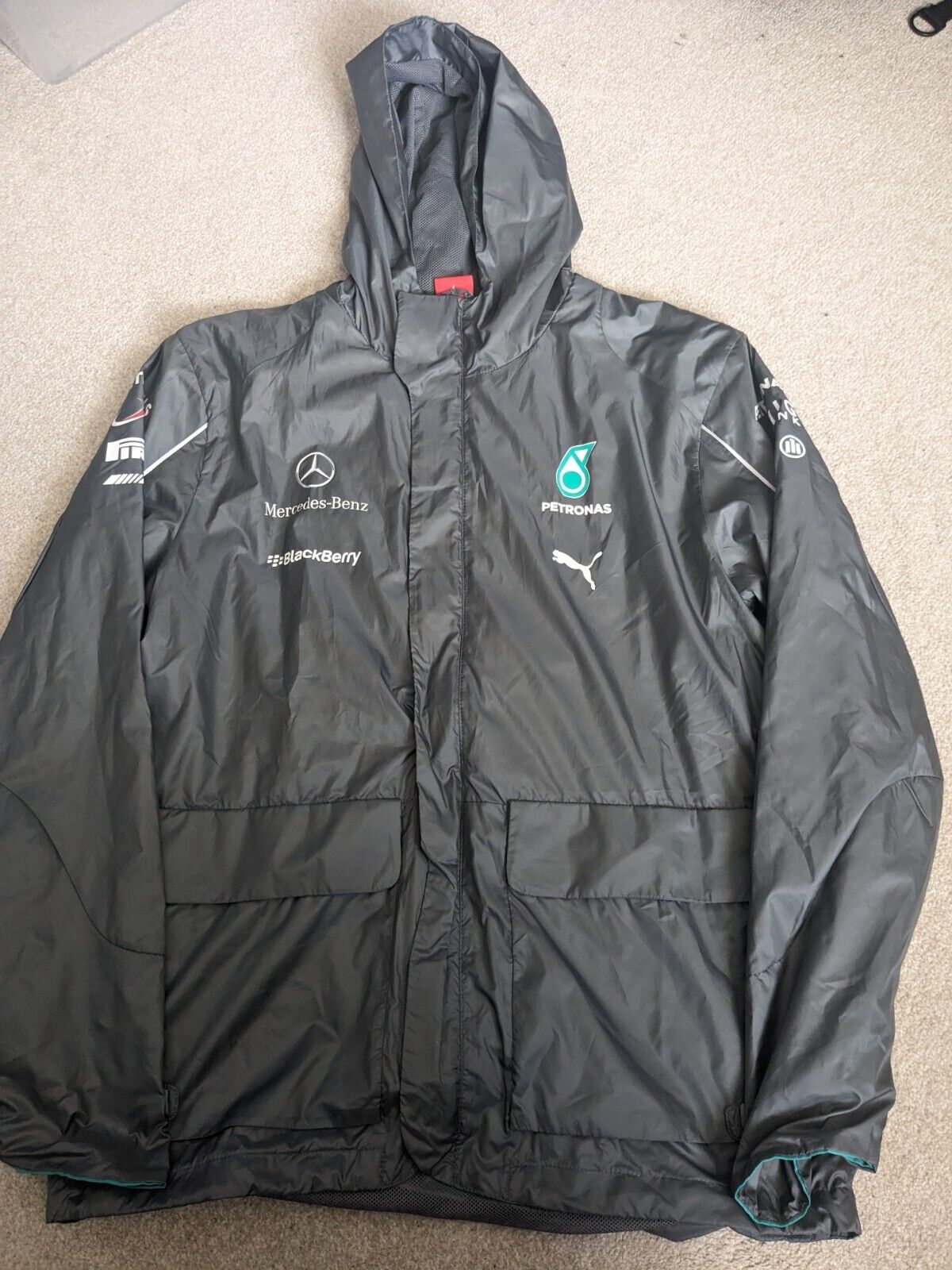 Mercedes AMG petronas - Large-F1 Formula One - Rain Shower Jacket Coat - Light